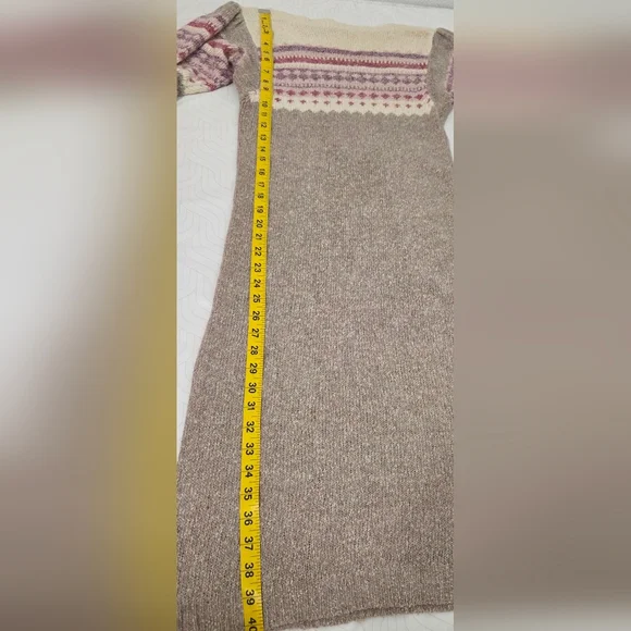 Vintage de Rotchild Cozy Knit Dress with Pink and Cream Accents - Picture 10 of 12